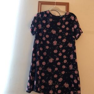 Very pretty short sleeve floral dress
